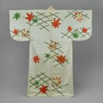 nuihaku-met-hekwerk-en-esdoornbladeren-japan-1700-1800-okura-museum-of-art-tif_